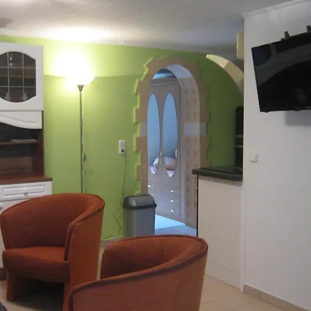 Ferienhaus Gemuetlicher Ferienbungalow Mit Eigenem Ruderboot Crivitz